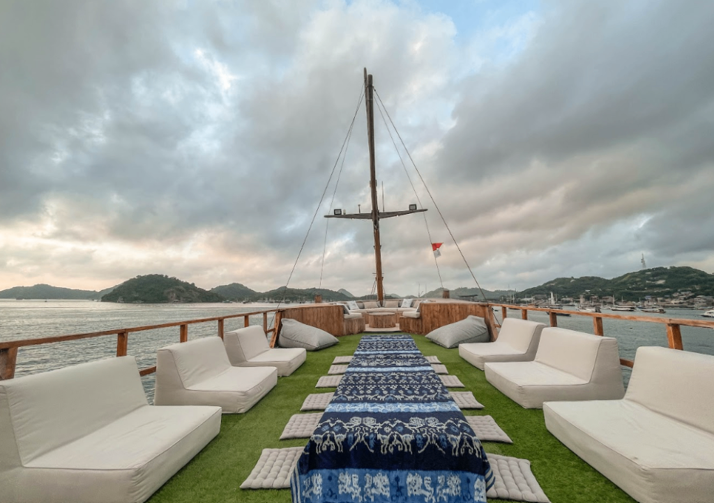 Private Deluxe 8 - Image 1