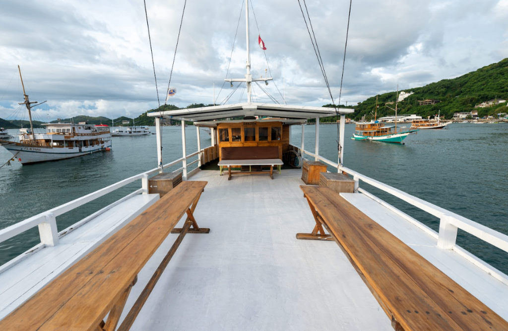 Private Deluxe 16 - Image 2