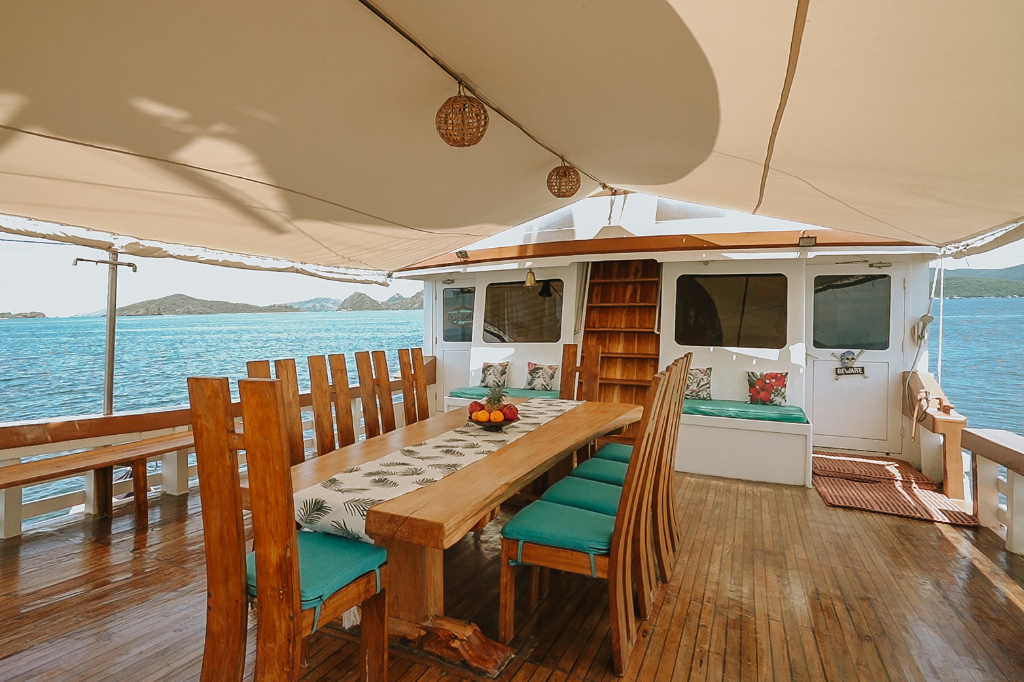 Private Deluxe 3 - Image 1