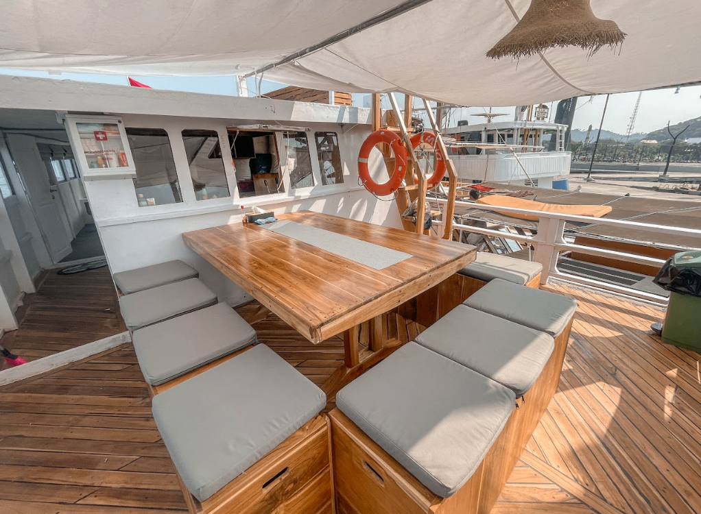 Private Deluxe 18 - Image 2