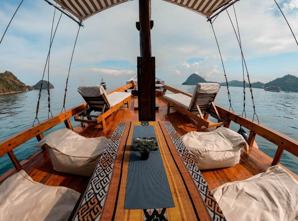 Private Deluxe 19 - Image 2