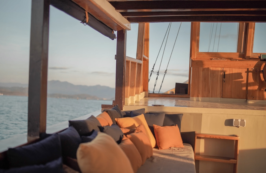 Private Deluxe 23 - Image 1