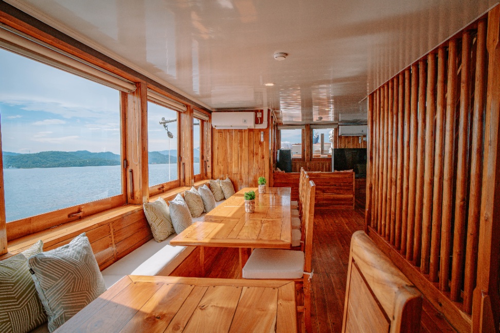 Private Deluxe 5 - Image 3