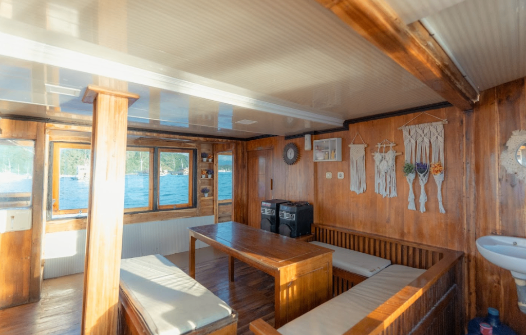 Private Superior 6 - Image 1