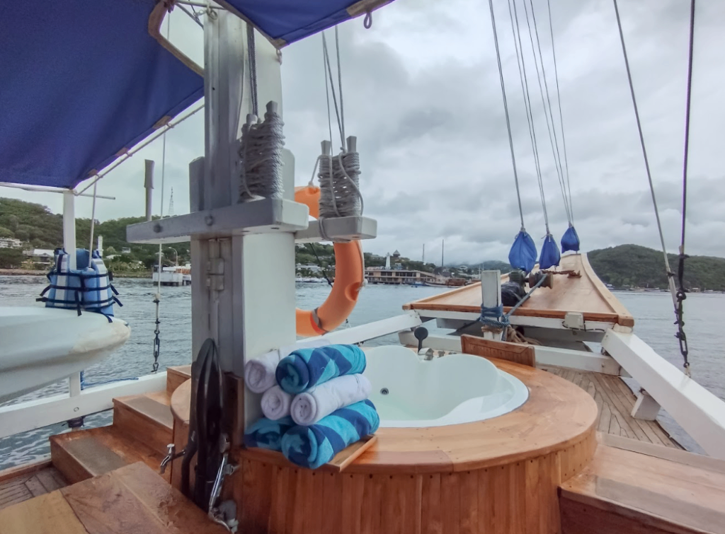 Private Deluxe 9 - Image 1