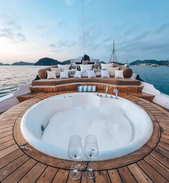 Private Deluxe 8 - Image 2