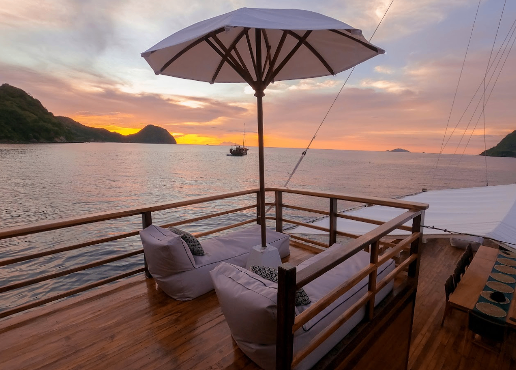 Private Deluxe 12 - Image 3