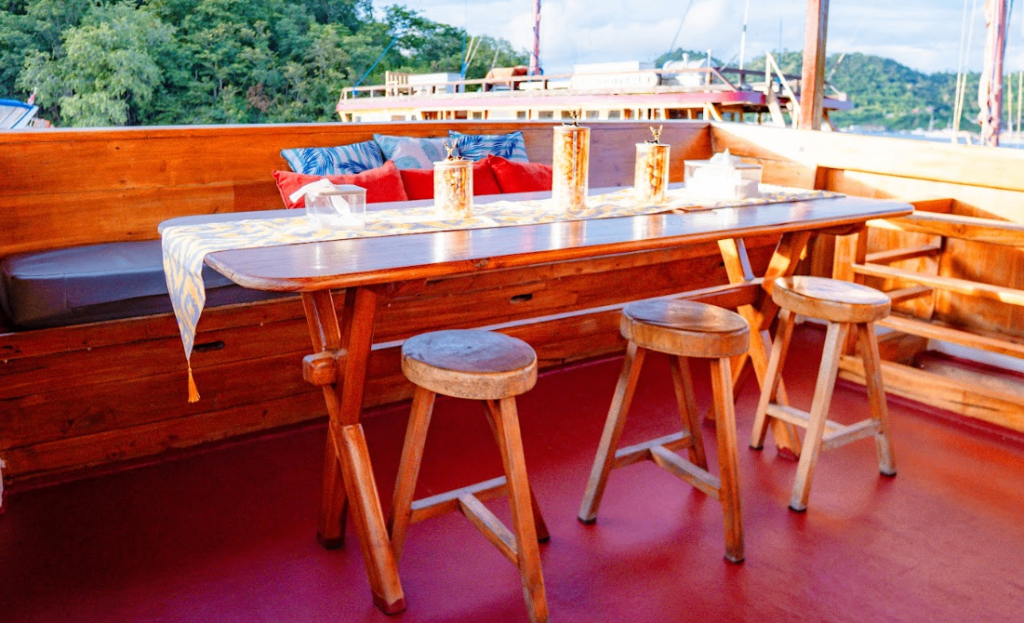 Private Deluxe 22 - Image 2