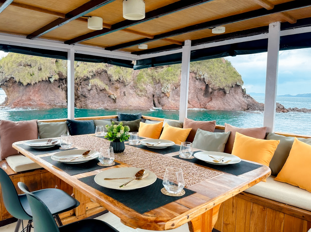 Private Deluxe 21 - Image 2