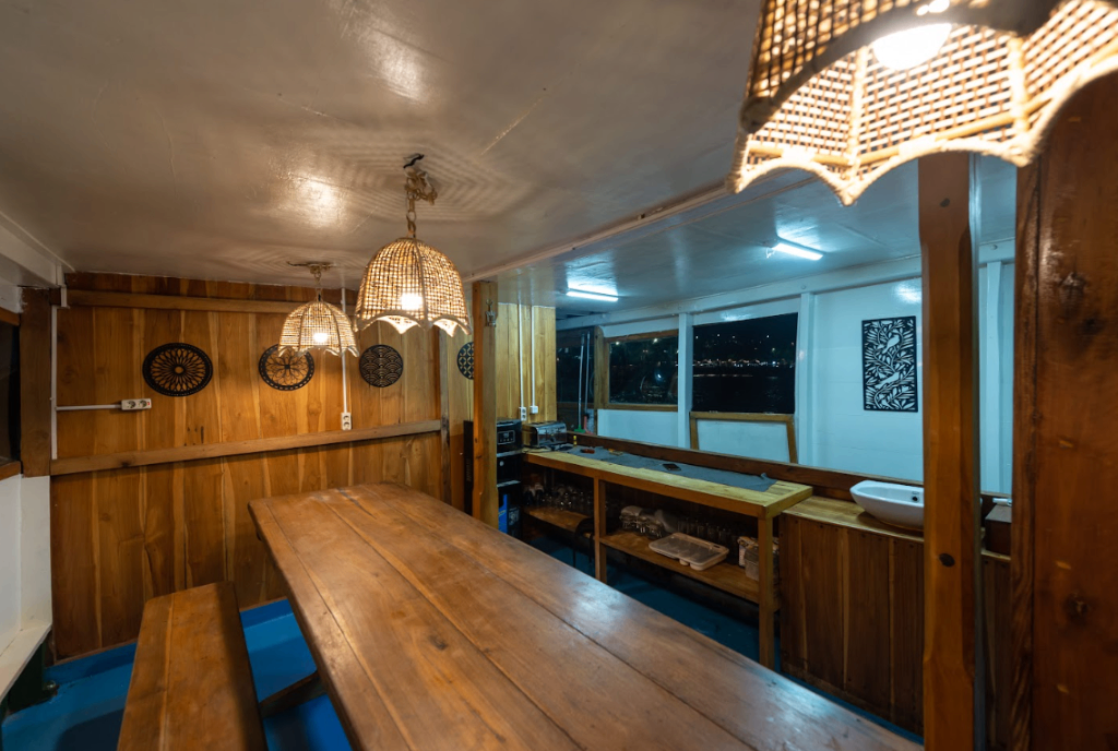 Private Deluxe 16 - Image 1