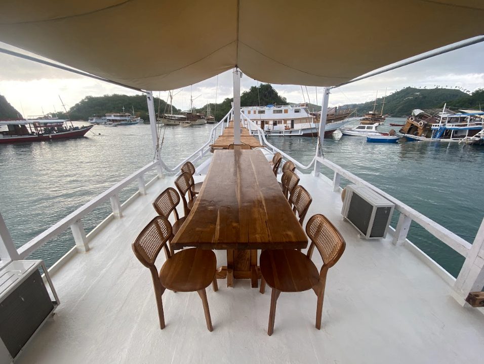 Private Deluxe 13 - Image 1