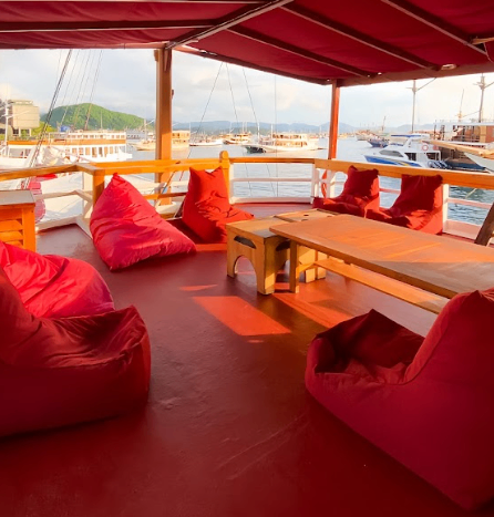 Private Deluxe 22 - Image 3