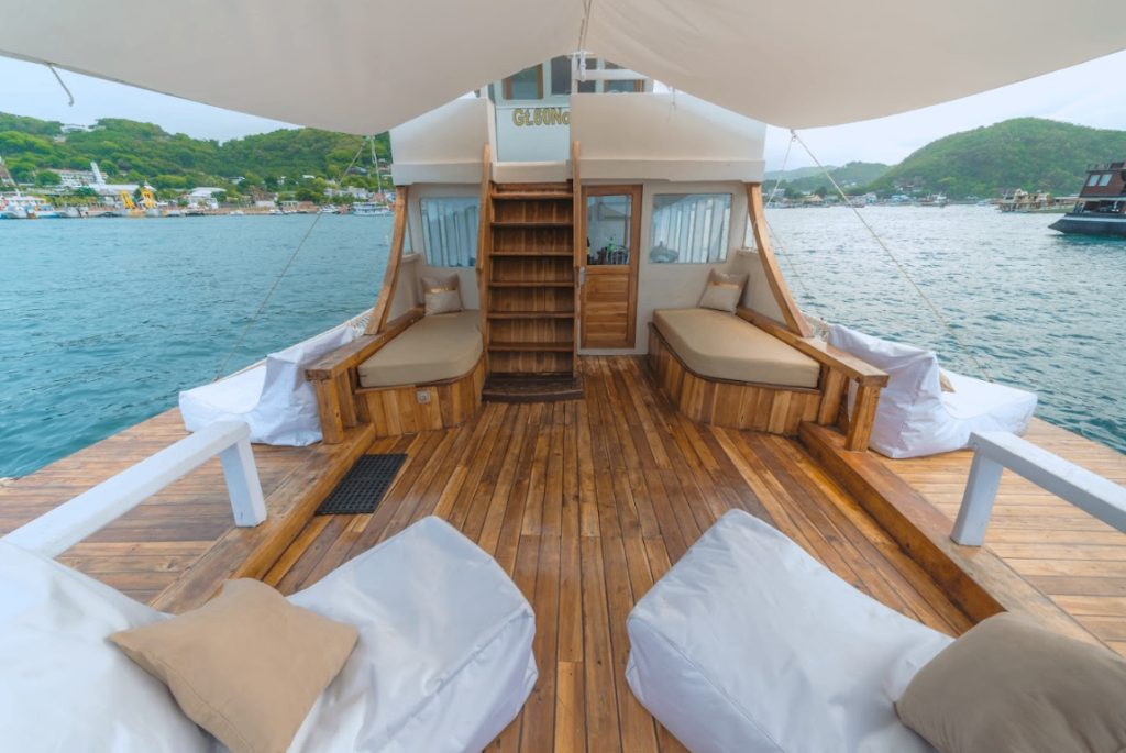 Private Deluxe 17 - Image 2