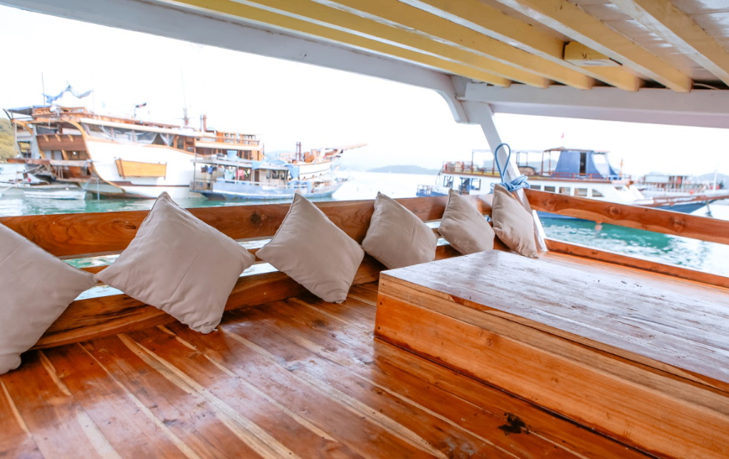 Private Deluxe 13 - Image 2