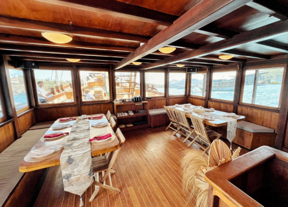 Private Deluxe 10 - Image 1