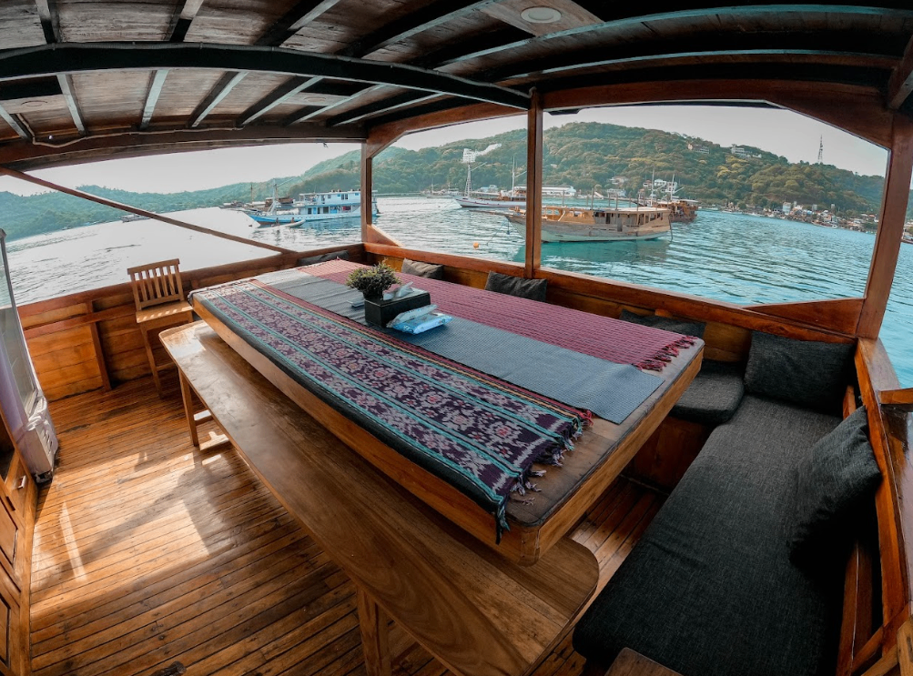 Private Deluxe 19 - Image 3