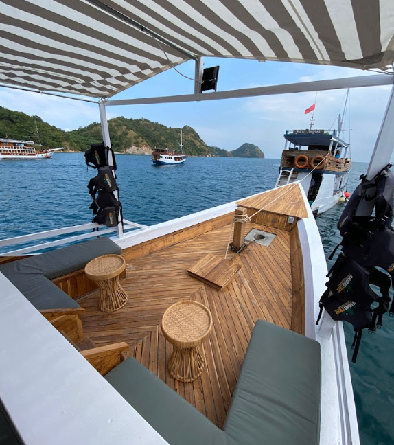 Private Deluxe 18 - Image 1