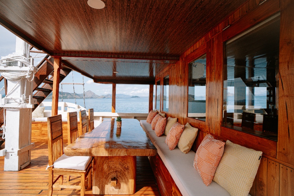 Private Deluxe 5 - Image 1