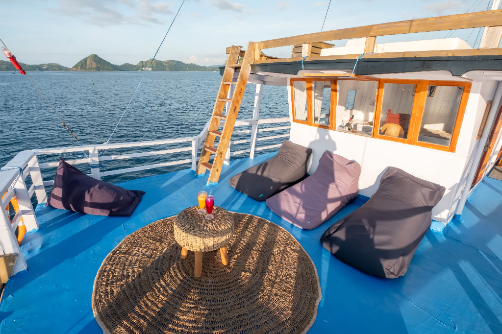 Superior 6 - Image 1