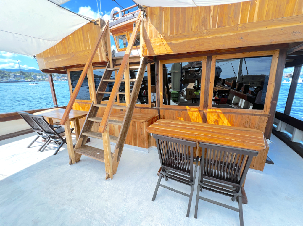 Private Deluxe 10 - Image 2