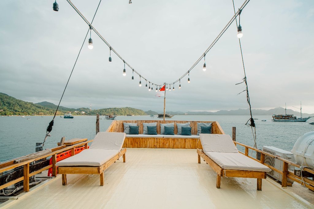 Private Deluxe 6 - Image 2