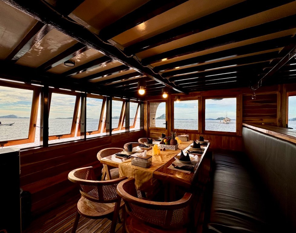 Private Deluxe 7 - Image 3